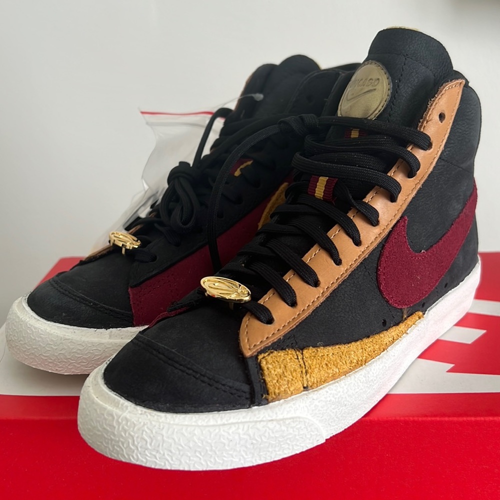 NWT/NIB - Rare Nike Blazer Mid 77 ‘Chicago’